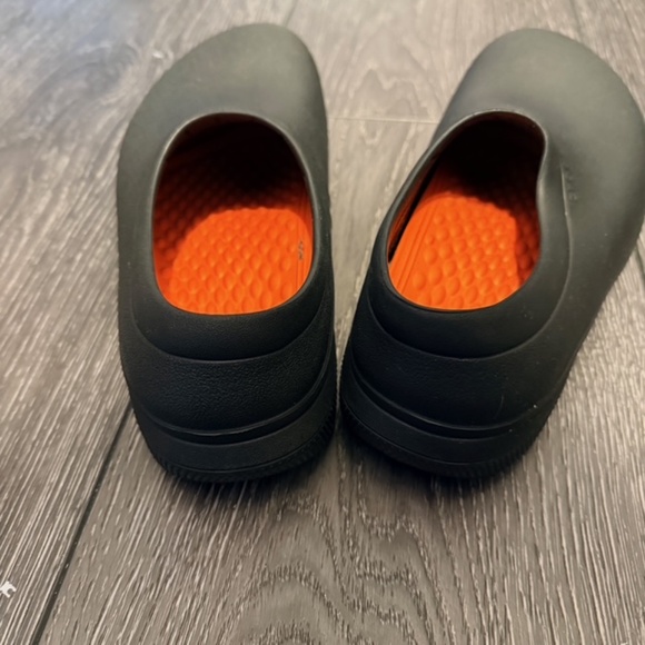 CROCS non slip work clogs - Picture 3 of 7